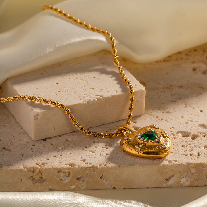 Collier en or avec coeur de Caelus